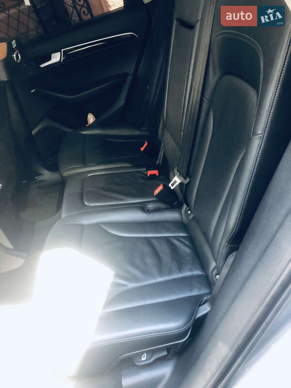 Внедорожник / Кроссовер Audi Q5 2011 в Ужгороде