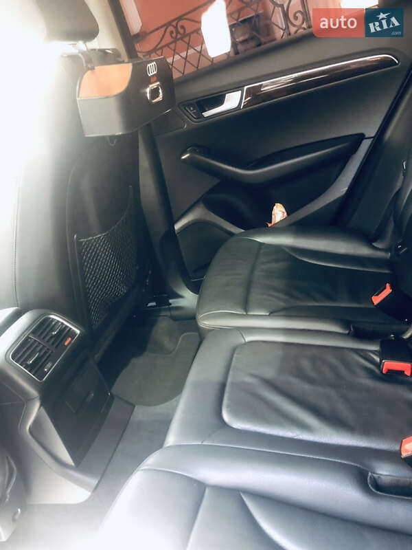 Внедорожник / Кроссовер Audi Q5 2011 в Ужгороде