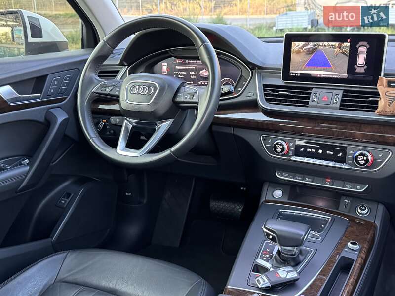 Внедорожник / Кроссовер Audi Q5 2020 в Киеве