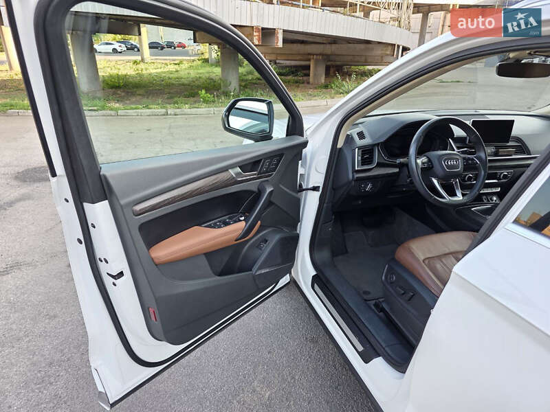 Внедорожник / Кроссовер Audi Q5 2019 в Ужгороде