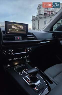 Внедорожник / Кроссовер Audi Q5 2018 в 