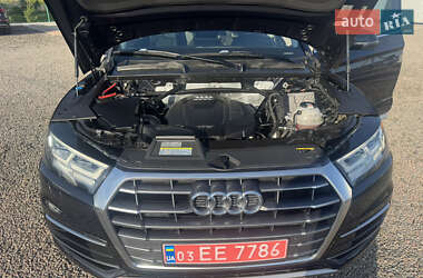 Внедорожник / Кроссовер Audi Q5 2018 в 