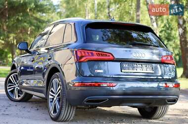 Внедорожник / Кроссовер Audi Q5 2018 в 
