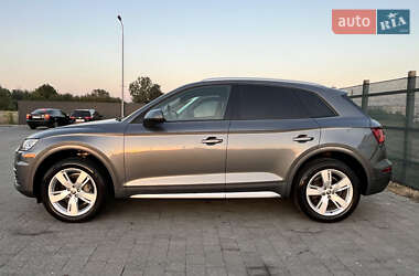 Внедорожник / Кроссовер Audi Q5 2018 в 
