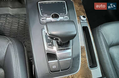 Внедорожник / Кроссовер Audi Q5 2018 в 