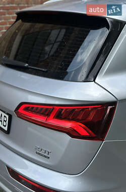 Внедорожник / Кроссовер Audi Q5 2017 в 
