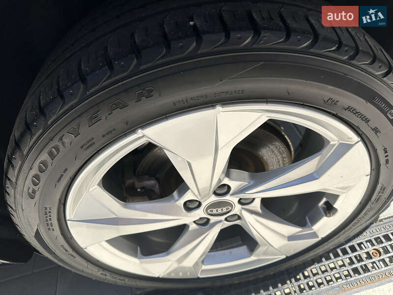 Внедорожник / Кроссовер Audi Q5 2021 в Луцке