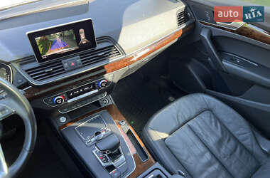 Внедорожник / Кроссовер Audi Q5 2018 в 