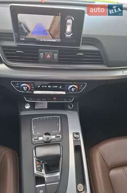 Внедорожник / Кроссовер Audi Q5 2017 в 