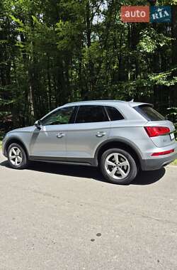 Внедорожник / Кроссовер Audi Q5 2017 в 