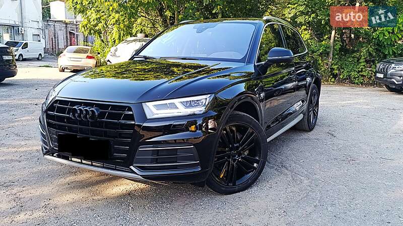 Внедорожник / Кроссовер Audi Q5 2018 в 