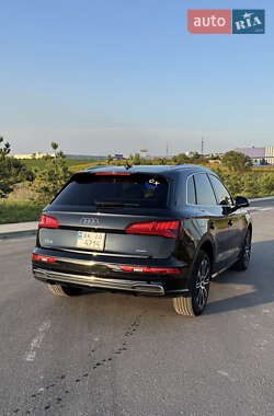 Внедорожник / Кроссовер Audi Q5 2017 в 