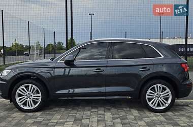 Внедорожник / Кроссовер Audi Q5 2018 в 