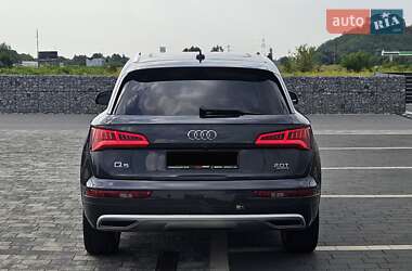 Внедорожник / Кроссовер Audi Q5 2018 в 