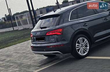 Внедорожник / Кроссовер Audi Q5 2018 в 