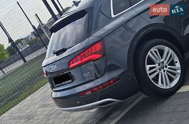 Внедорожник / Кроссовер Audi Q5 2018 в 
