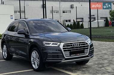 Внедорожник / Кроссовер Audi Q5 2018 в 