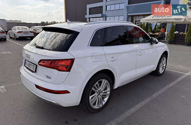 Внедорожник / Кроссовер Audi Q5 2017 в 