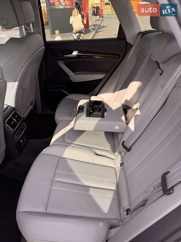 Внедорожник / Кроссовер Audi Q5 2017 в Софиевской Борщаговке