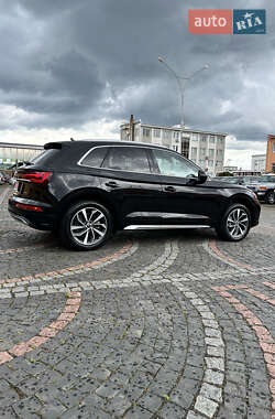 Внедорожник / Кроссовер Audi Q5 2021 в 