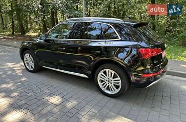 Внедорожник / Кроссовер Audi Q5 2017 в 