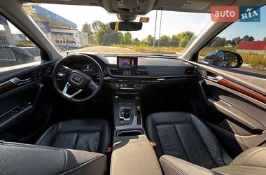 Внедорожник / Кроссовер Audi Q5 2018 в 