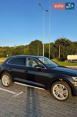 Внедорожник / Кроссовер Audi Q5 2018 в 