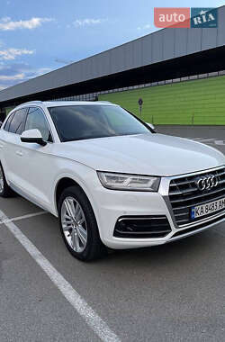 Внедорожник / Кроссовер Audi Q5 2018 в 