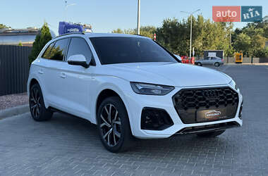 Внедорожник / Кроссовер Audi Q5 2022 в 