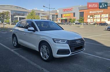 Внедорожник / Кроссовер Audi Q5 2017 в 