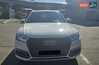Внедорожник / Кроссовер Audi Q5 2017 в 
