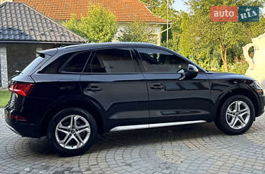 Внедорожник / Кроссовер Audi Q5 2018 в 