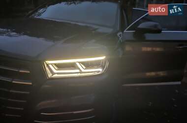 Внедорожник / Кроссовер Audi Q5 2017 в 