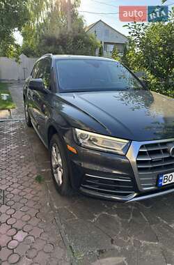 Внедорожник / Кроссовер Audi Q5 2017 в 