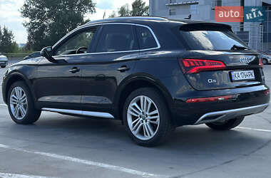 Внедорожник / Кроссовер Audi Q5 2018 в 