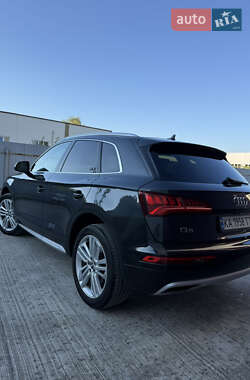 Внедорожник / Кроссовер Audi Q5 2018 в 