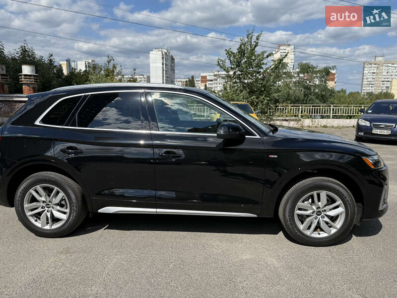 Внедорожник / Кроссовер Audi Q5 2021 в Киеве