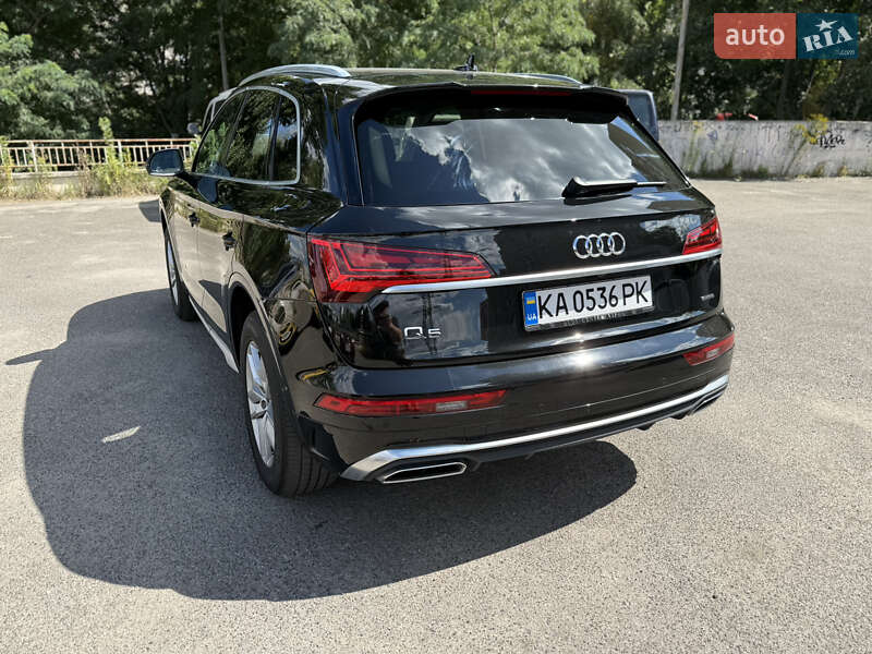 Внедорожник / Кроссовер Audi Q5 2021 в Киеве