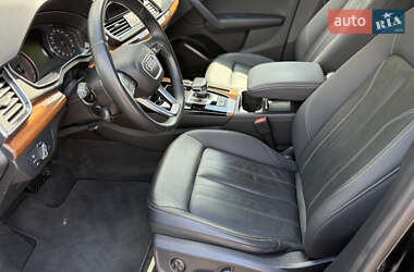 Внедорожник / Кроссовер Audi Q5 2021 в 