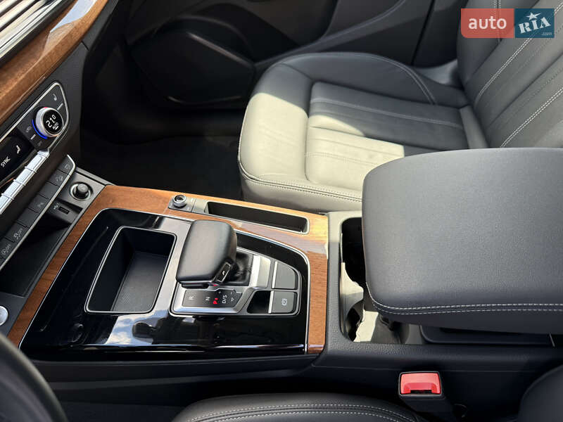 Внедорожник / Кроссовер Audi Q5 2021 в Киеве