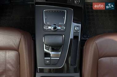 Внедорожник / Кроссовер Audi Q5 2018 в 