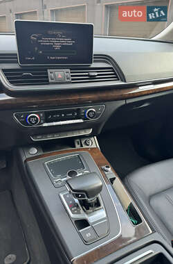 Внедорожник / Кроссовер Audi Q5 2018 в 