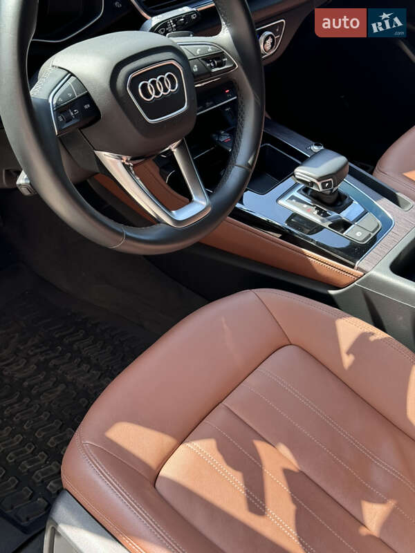 Внедорожник / Кроссовер Audi Q5 2021 в Киеве