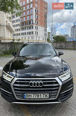 Внедорожник / Кроссовер Audi Q5 2018 в 