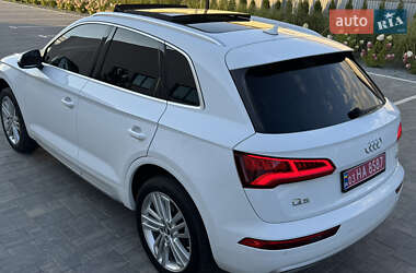 Внедорожник / Кроссовер Audi Q5 2017 в 