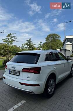 Внедорожник / Кроссовер Audi Q5 2018 в 