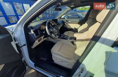 Внедорожник / Кроссовер Audi Q5 2021 в 