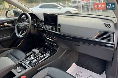 Внедорожник / Кроссовер Audi Q5 2021 в 