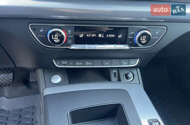 Внедорожник / Кроссовер Audi Q5 2021 в 
