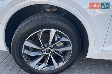Внедорожник / Кроссовер Audi Q5 2021 в 